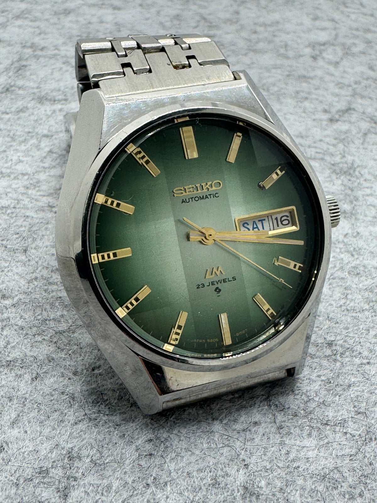 Seiko Lord Matic 5606-8110 – Automatic – July 1975 – green textured dial – freshly serviced