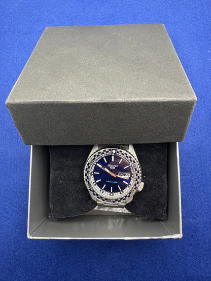 Seiko 5 Sports SBSA243 / SRPK65K1 „Checkerboard Rally Diver“ – Special Edition