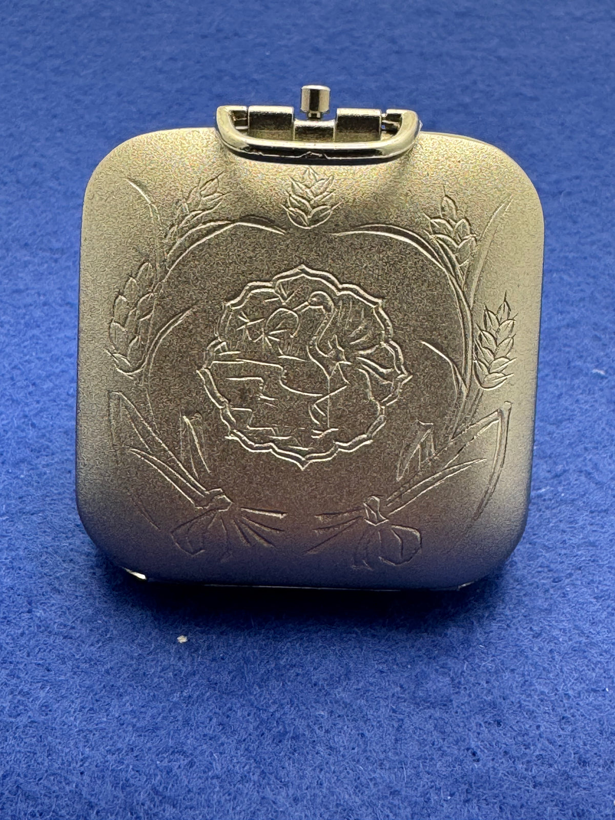 Japanese pocket watch – Quartz – engraved folding case – with crack in the glass