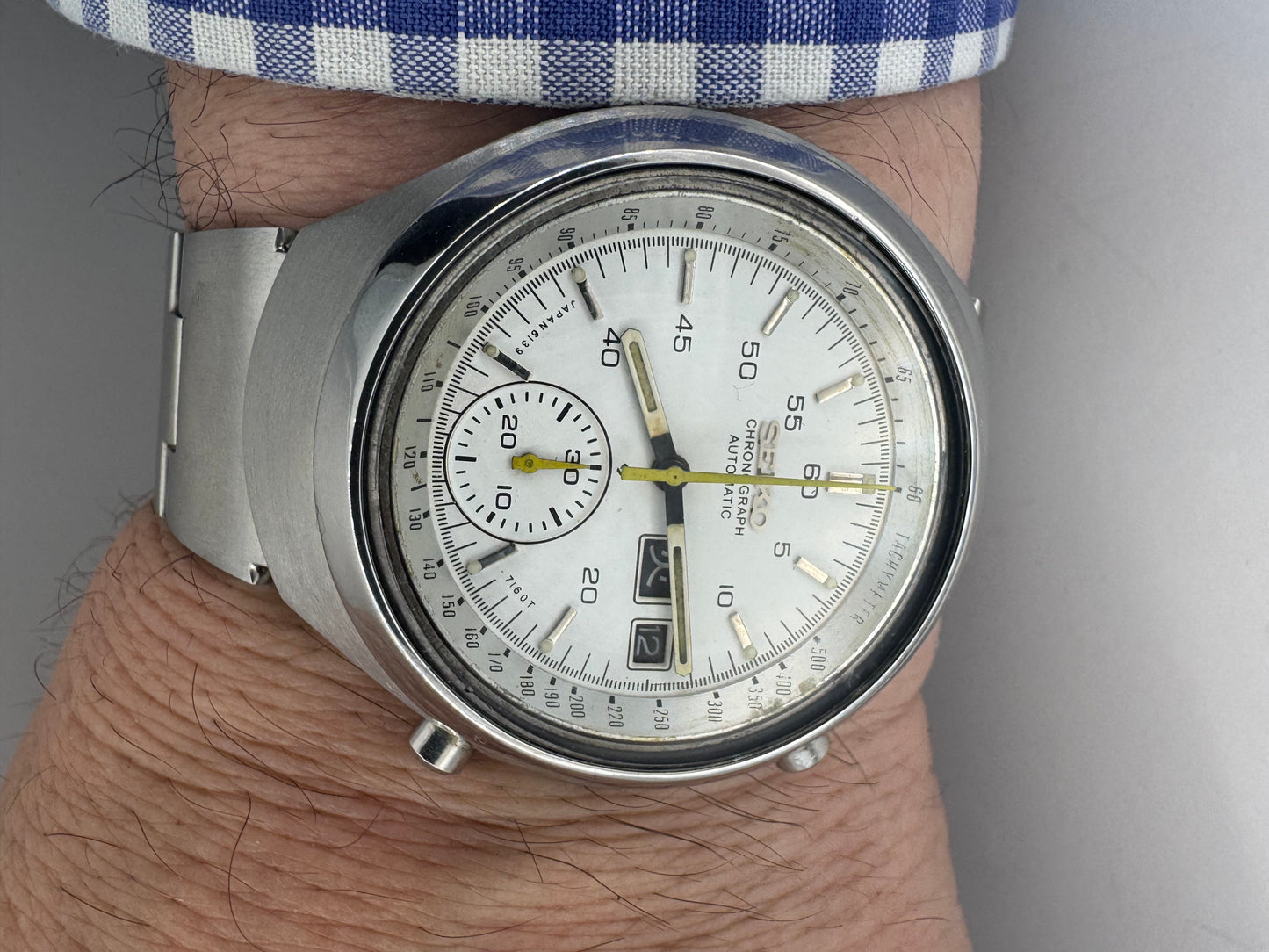 Seiko 6139 "Helmet" Automatic Chronograph – very rare white variant with yellow indices – fully serviced (2026) – original Seiko steel bracelet – non-model-correct case back