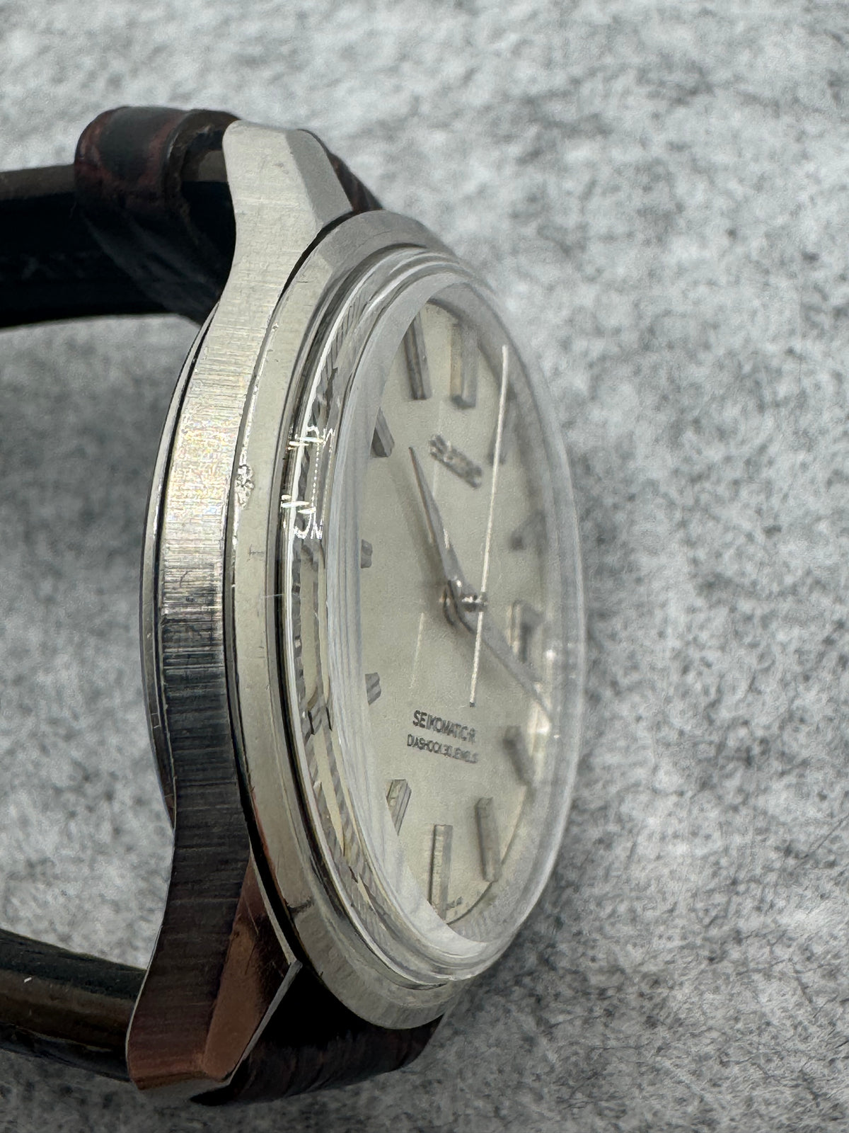 Seikomatic-R 8305-9010 – Juillet 1965 – Diashock 30 rubis – Fond « WATER PROOF » avec dauphin – révisée