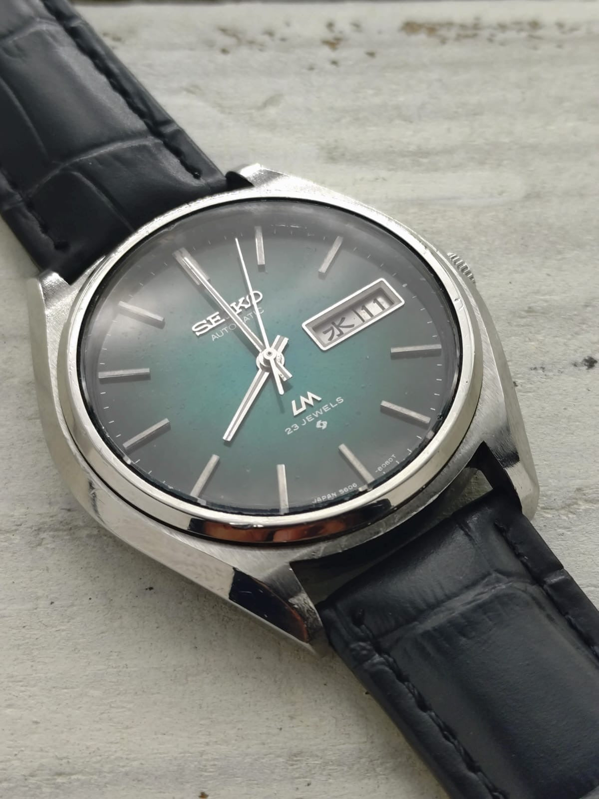 Seiko Lord Matic 5606-8050 – Caliber 5606A, 23 jewels – green gradient dial – Mitsui Group service anniversary watch, November 1974 – freshly serviced