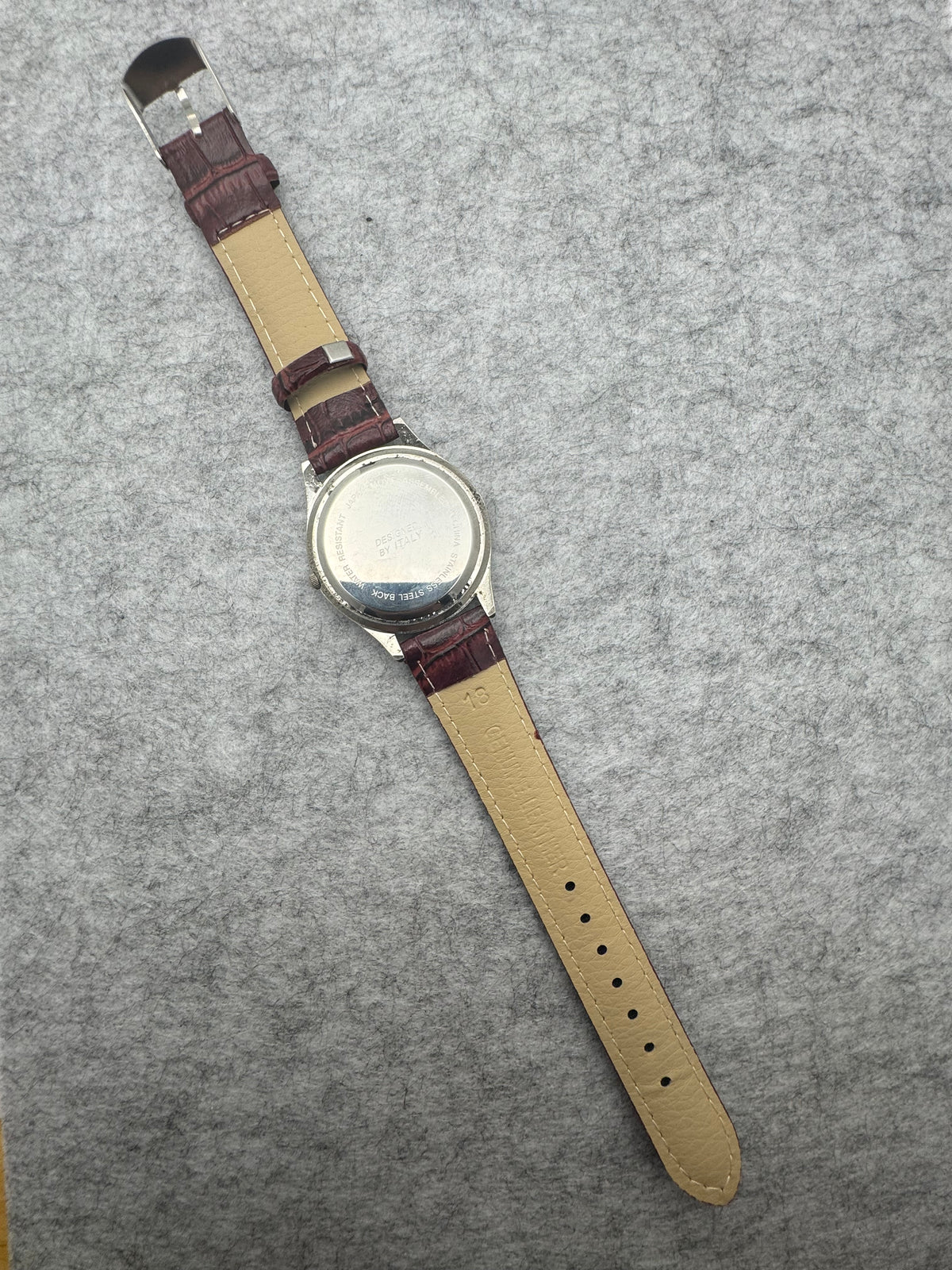 La Montagna Quartz (JDM) – Japanese movement, 30 m – fluted bezel, easy-to-read dial