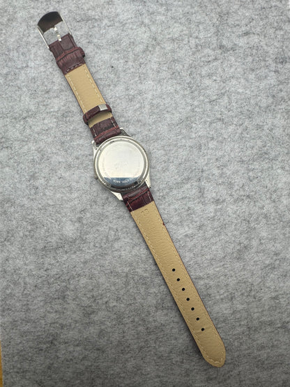 La Montagna Quartz (JDM) – Japanese movement, 30 m – fluted bezel, easy-to-read dial