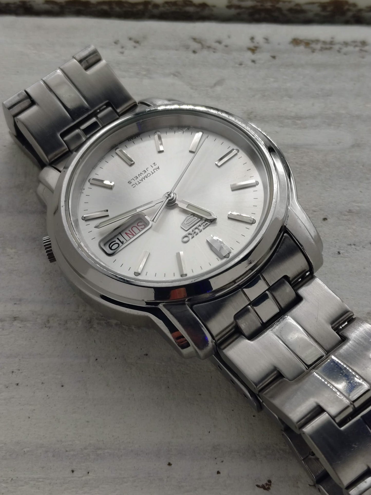 Seiko 5 Automatic SNKL81 (7S26-03S0) -ca. 2005-2010 – Silbernes Sunburst-Zifferblatt & Tag/Datum – 21 Jewels, Made in Japan