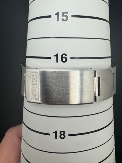 Seiko 6139 "Helmet" Automatic Chronograph – very rare white variant with yellow indices – fully serviced (2026) – original Seiko steel bracelet – non-model-correct case back