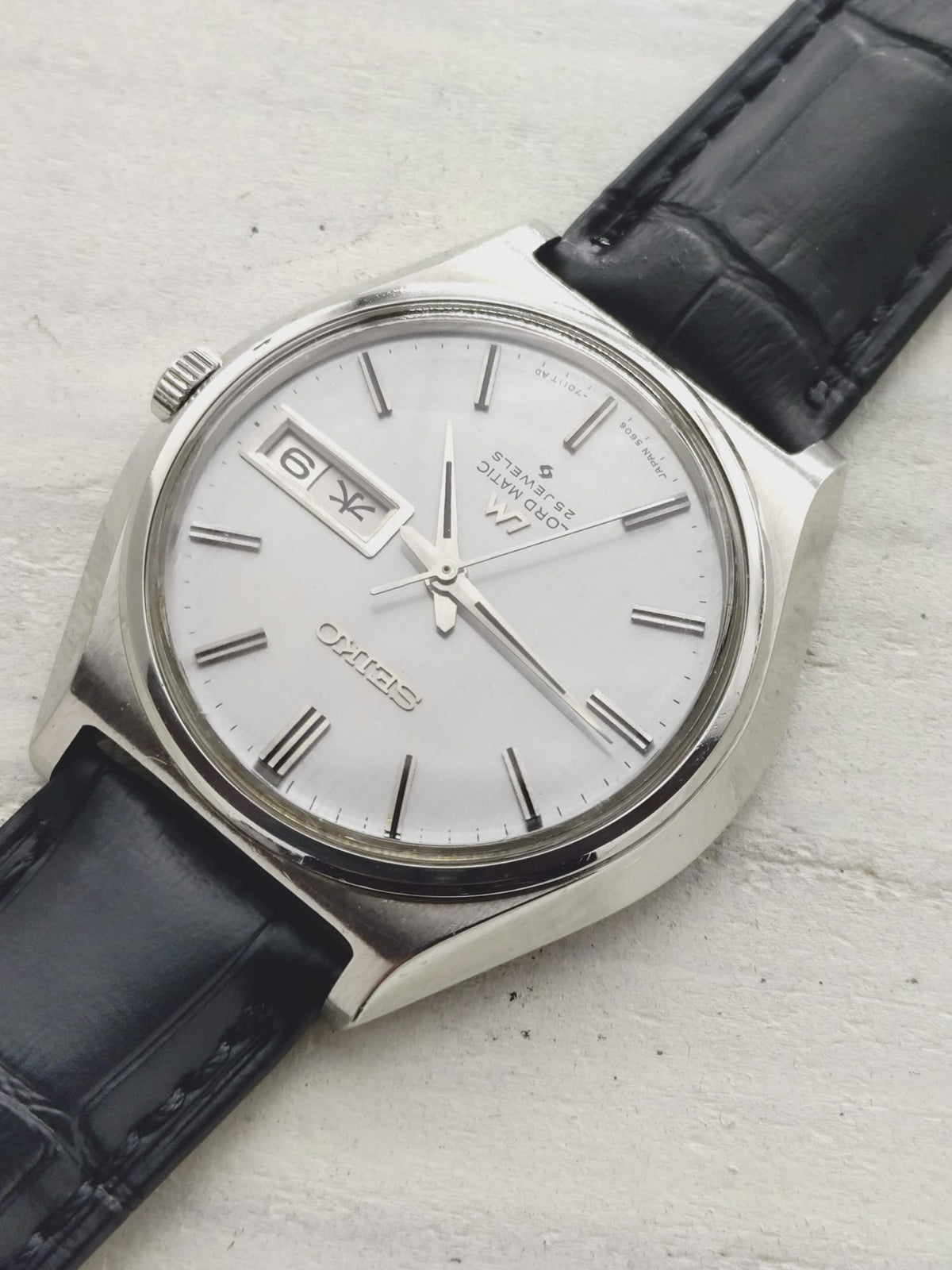Seiko Lord Matic 5606-7010 – June 1969 – Linen Dial, Day/Date – "WATER PROOF" Caseback – Serviced