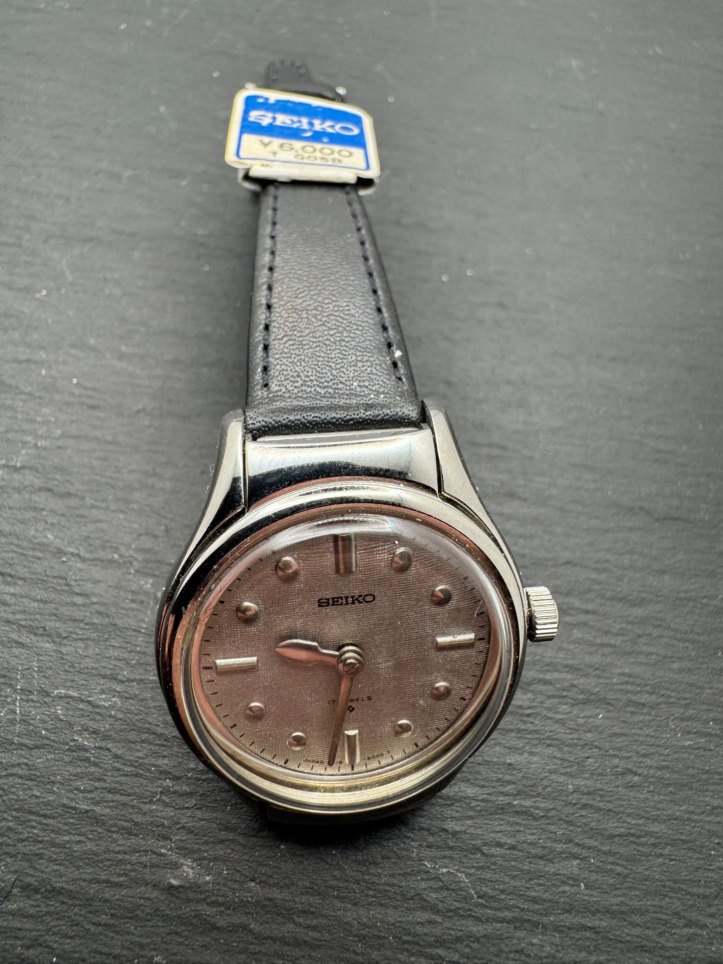 Rarität: Seiko Blindenuhr Ref. 6618-6000 (November 1975) – NOS mit Original-Preisanhänger