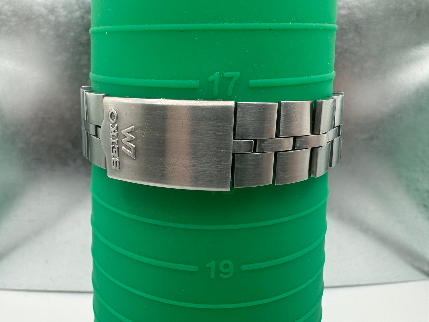 Seiko Lord Matic 5606-7270 – Blue &amp; Gold Dial – August 1973 (Suwa Factory)