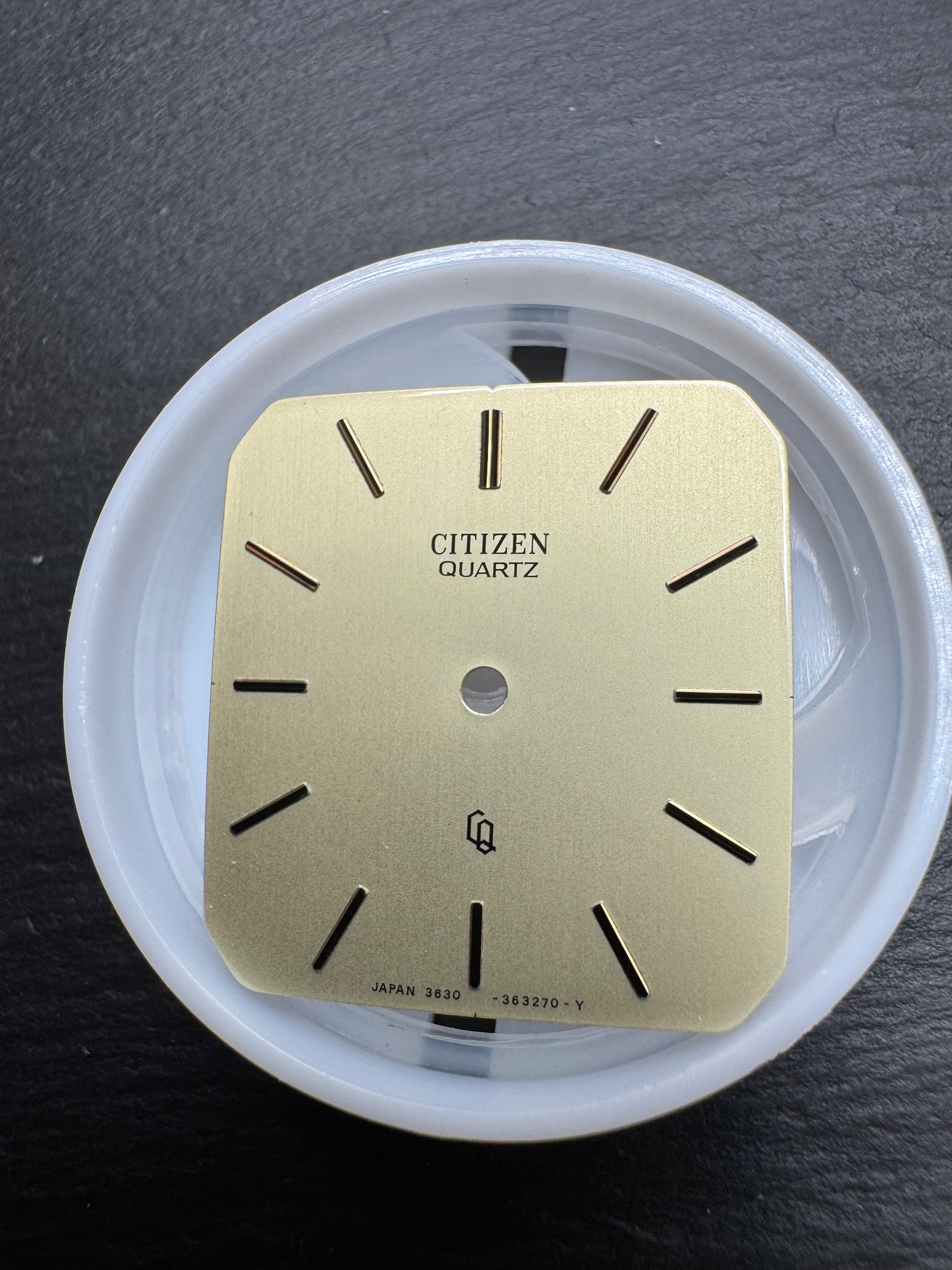Citizen Original Zifferblatt 3630-363270 „Citizen Quartz" (eckig, abgeschrägte Ecken, Champagner/Gold, applizierte Indizes) – NOS