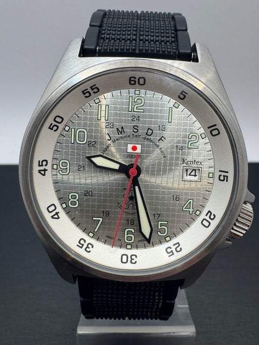 Kentex JSDF S455M – Japan Maritime Self-Defense Force Toolwatch mit strukturiertem Zifferblatt