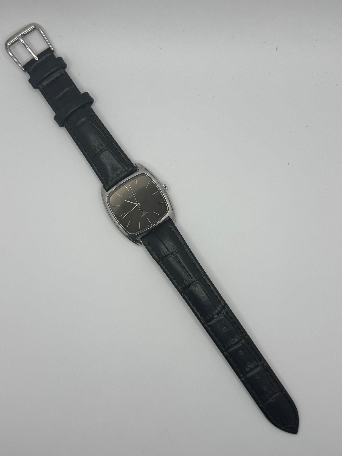 Ricoh Riquartz Vintage Dress Watch – Cushion Case – Black Dial – 1970er Jahre / Japan