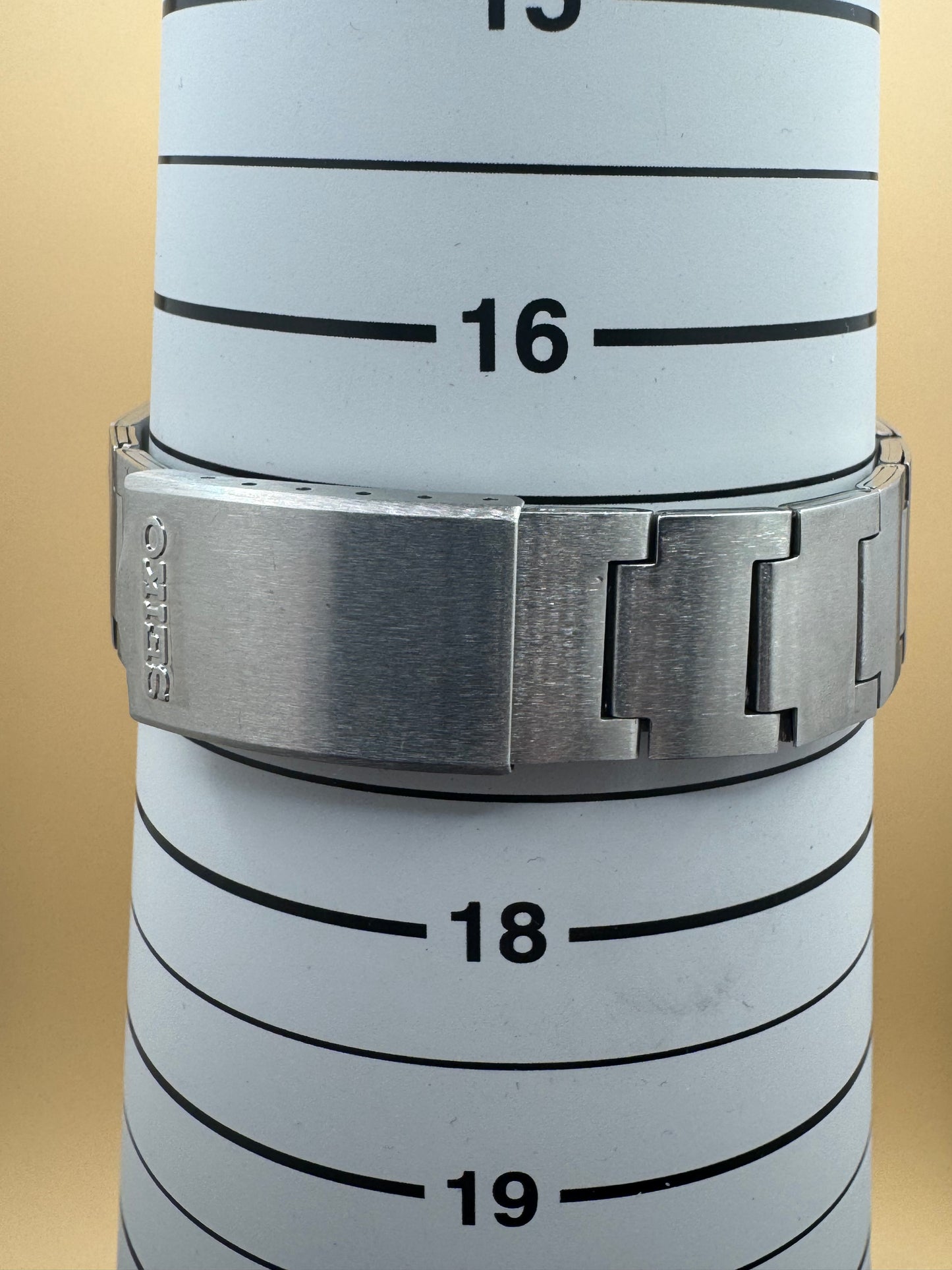 Seiko Bell-Matic (Oktober 1977) – mechanische Alarmuhr mit ikonischem Gold-Zifferblatt