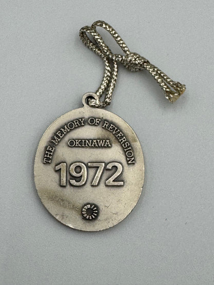 Citizen "The Memory of Reversion – Okinawa 1972" – 920 silver, relief dial – Complete set with cassette and commemorative medal in NOS (New Old Stock) condition (Ref. 6700-673310 YO, May 1972)