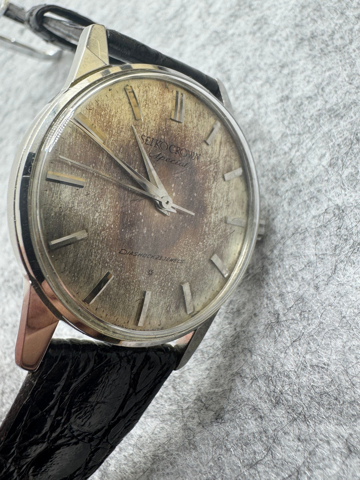 Seiko Crown Special J14100 – Cadran Tropical – Cal. 341, 23 rubis – fraîchement révisée d'une collection d'horloger japonais