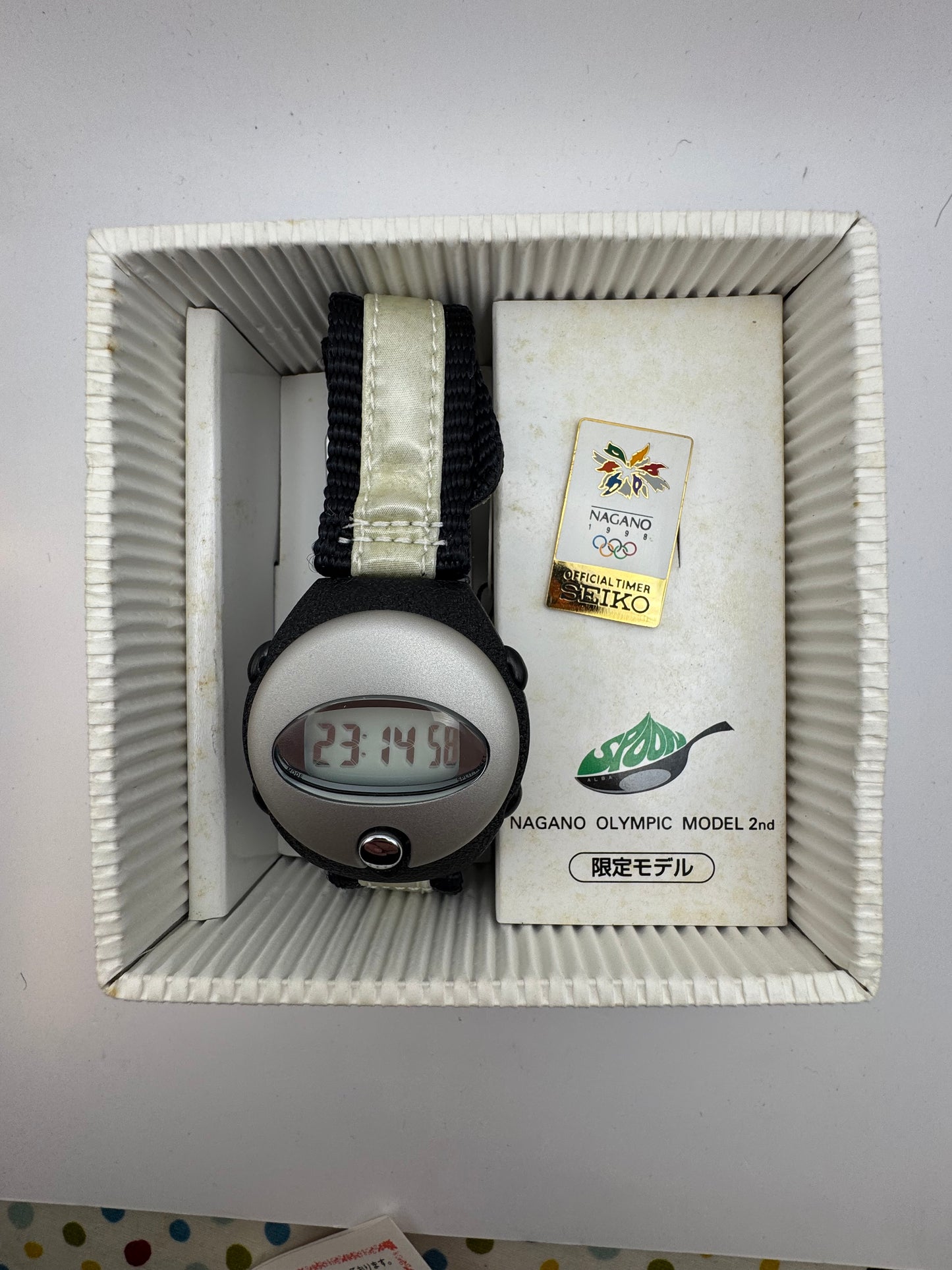 Seiko ALBA „Spoon“ Nagano 1998 Olympic Model – JDM Full Set inkl. Original Olympia-Pin (Ref. W626-4010, Oktober 1997)