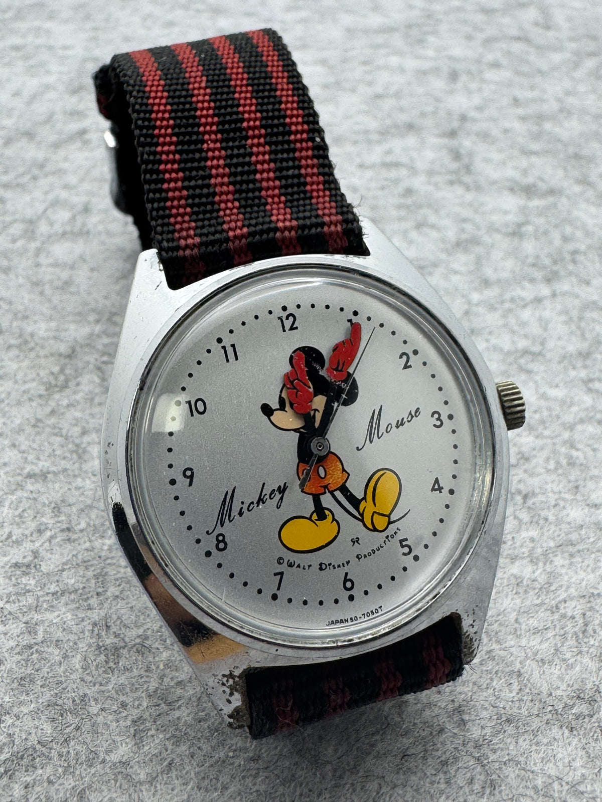 Seiko Mickey Mouse 5000-7000 – Remontage manuel, années 1970 – avec bracelet Disney d’origine