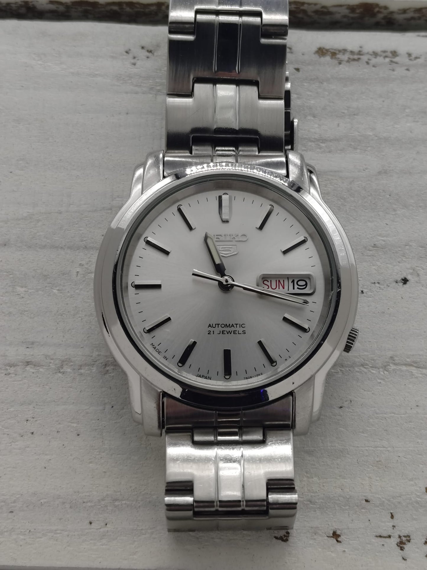 Seiko 5 Automatic SNKL81 (7S26-03S0) -ca. 2005-2010 – Silbernes Sunburst-Zifferblatt & Tag/Datum – 21 Jewels, Made in Japan