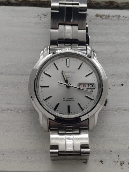 Seiko 5 Automatic SNKL81 (7S26-03S0) -ca. 2005-2010 – Silbernes Sunburst-Zifferblatt & Tag/Datum – 21 Jewels, Made in Japan