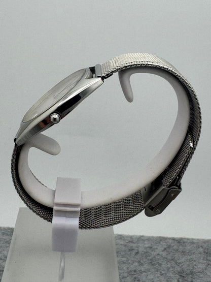 Seiko Quarz 7830-8000 – März 1977 – nur 6,4 mm flach – Tropical Dial - neuwertiges Milanaise-Armband