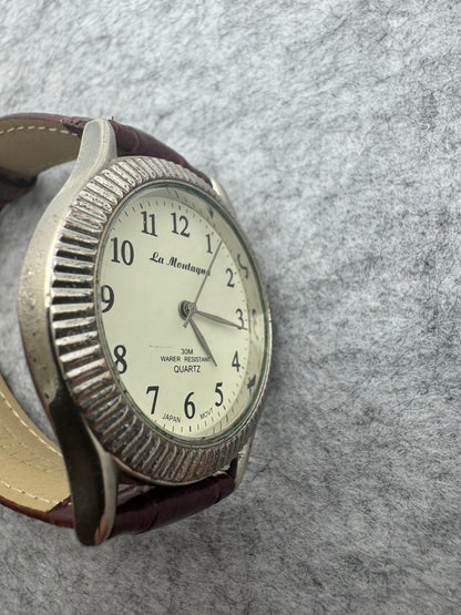 La Montagna Quartz (JDM) – Japanese movement, 30 m – fluted bezel, easy-to-read dial