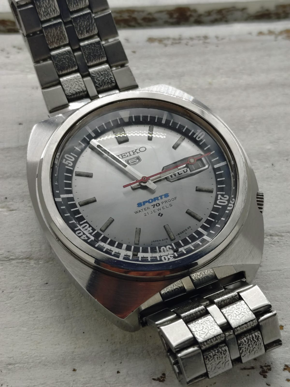 Seiko 5 Sports 6119-6020 – Calibre 6119, 21 rubis, Suwa Seikosha – lunette interne via la couronne, « Water 70 Proof » – novembre 1968 – fraîchement révisée