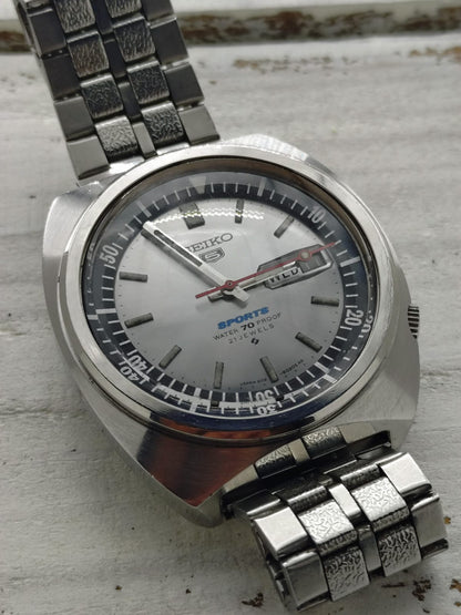 Seiko 5 Sports 6119-6020 – Calibre 6119, 21 rubis, Suwa Seikosha – lunette interne via la couronne, « Water 70 Proof » – novembre 1968 – fraîchement révisée