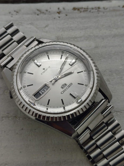 Seiko 5 – Réf. 6119-8031 – Calibre 6119, 21 rubis, Suwa Seikosha – lunette cannelée – juillet 1968 – fraîchement révisée