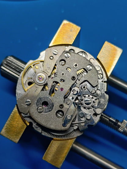 Seiko 6139 "Helmet" Automatic Chronograph – very rare white variant with yellow indices – fully serviced (2026) – original Seiko steel bracelet – non-model-correct case back