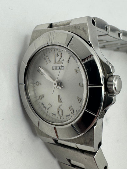 Seiko Lucia Quarz-Damenuhr (Ref. 4N21-1180), Dezember 1999, silbernes Zifferblatt, Original-Stahlarmband mit Ersatzgliedern