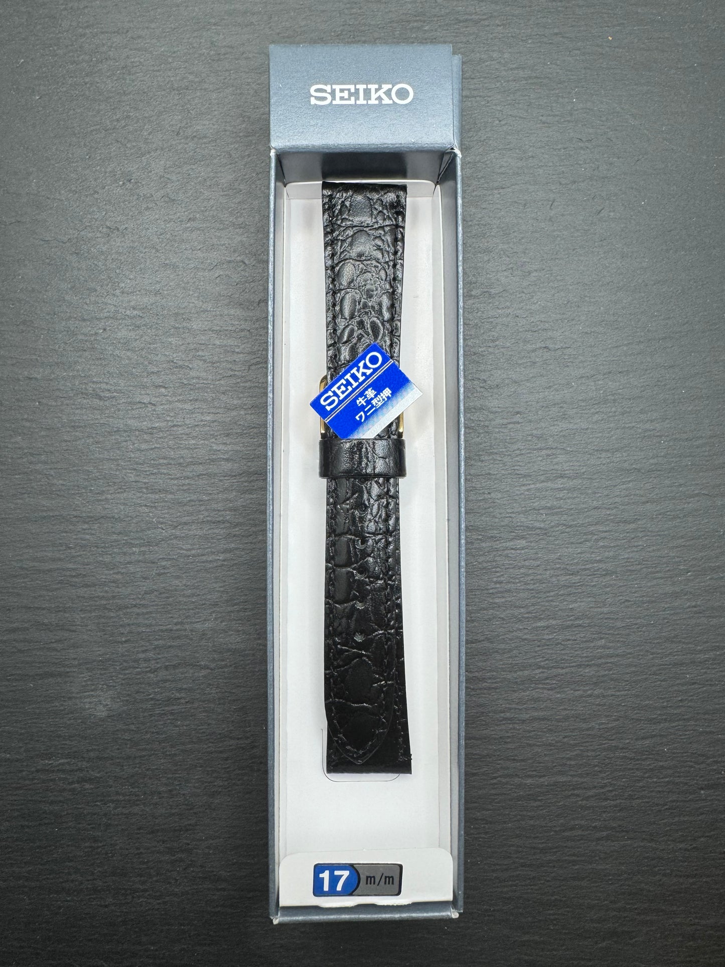Original Seiko Lederarmband DE72 – 17 mm Schwarz in Krokodilprägung mit goldfarbener Dornschließe (JDM)