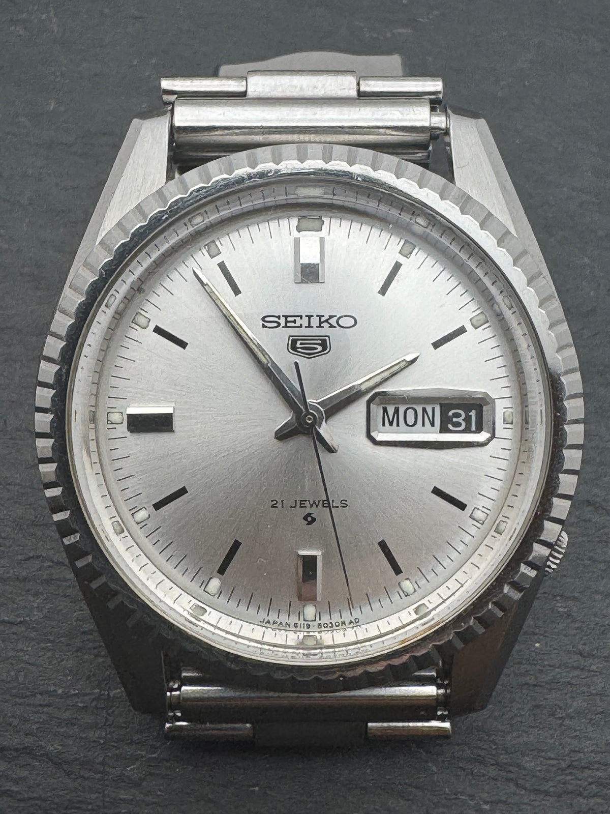 Seiko 5 – Réf. 6119-8031 – Calibre 6119, 21 rubis, Suwa Seikosha – lunette cannelée – juillet 1968 – fraîchement révisée