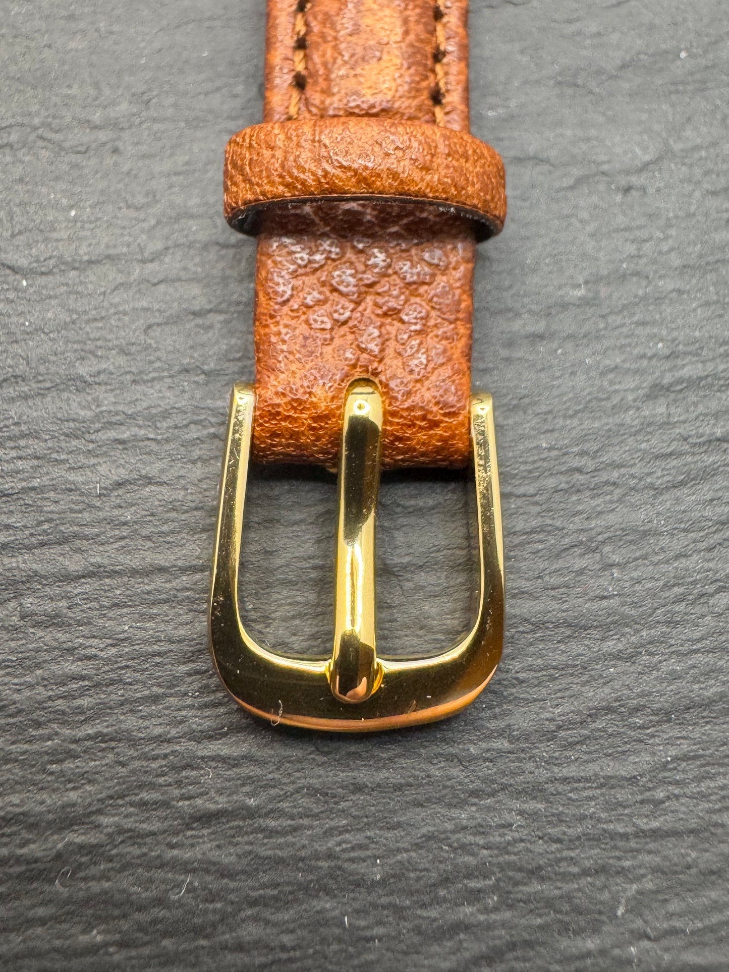 maruman – Vintage NOS Kalbslederband (genarbt) in Cognac/Hellbraun, 12 mm, goldfarbene Schließe, mit Box (Japan)