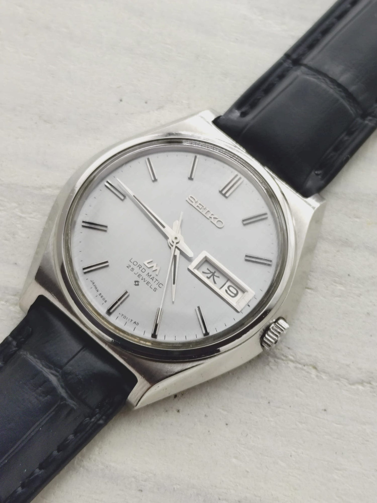 Seiko Lord Matic 5606-7010 – June 1969 – Linen Dial, Day/Date – "WATER PROOF" Caseback – Serviced