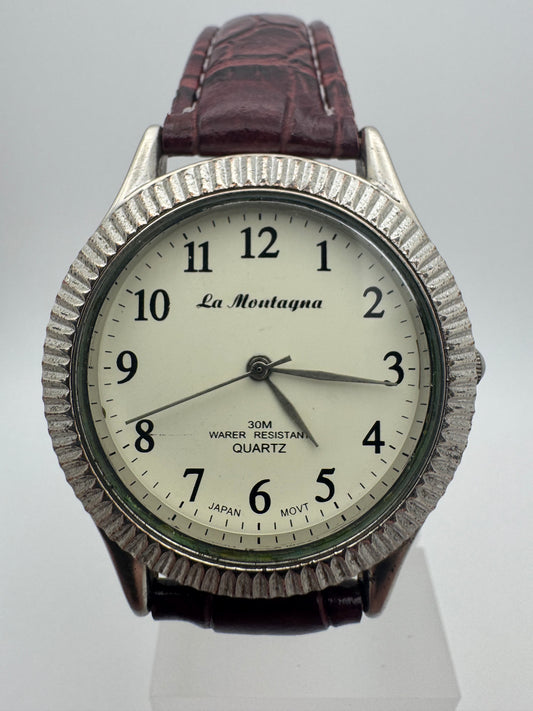 Montre Quarz Montagna (JDM) – mouvement japonais, étanche 30 m – lunette cannelée, cadran lisible