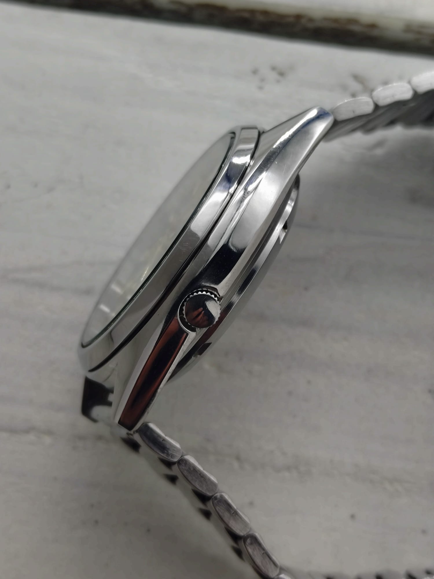 Seiko 5 Automatic 7009-3040 – Gray Sunburst Dial & Day/Date – 17