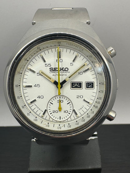 Seiko 6139 "Helmet" Automatic Chronograph – very rare white variant with yellow indices – fully serviced (2026) – original Seiko steel bracelet – non-model-correct case back