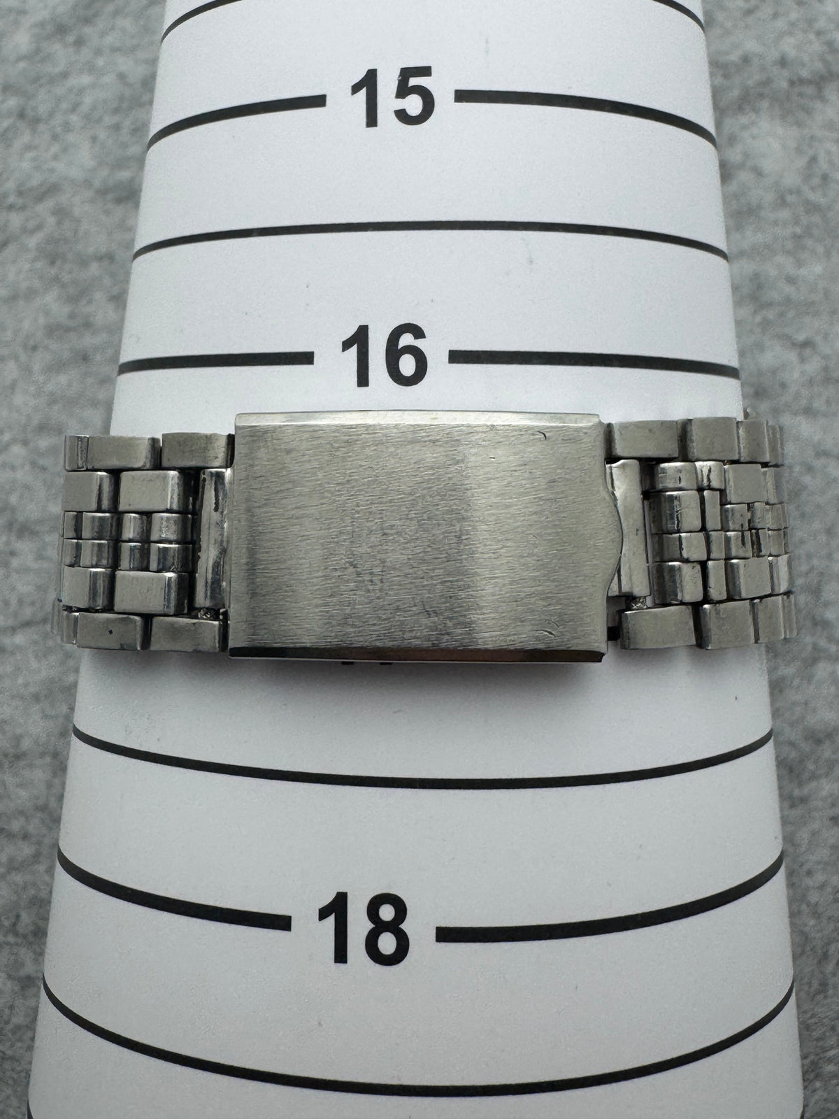 Q&Q Falcon 2115 - JDM Quartz with Date - Citizen Sub-brand from Japan