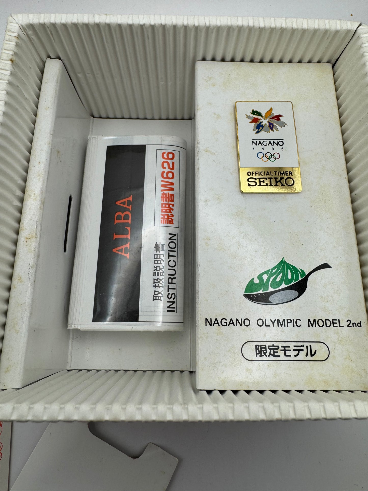 Seiko ALBA „Spoon“ Nagano 1998 Olympic Model – JDM Full Set inkl. Original Olympia-Pin (Ref. W626-4010, Oktober 1997)