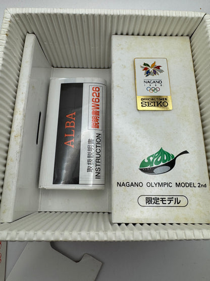 Seiko ALBA „Spoon“ Nagano 1998 Olympic Model – JDM Full Set inkl. Original Olympia-Pin (Ref. W626-4010, Oktober 1997)