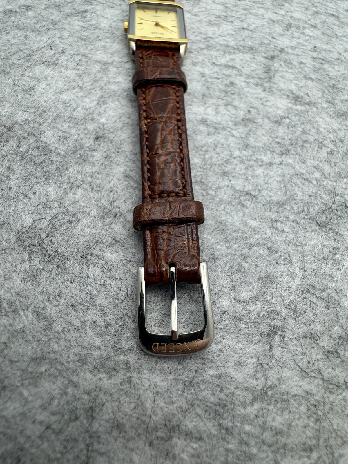 Citizen Exceed – April 1987 - Bicolor Tank case with onyx bezel – Caliber 3330, anti-magnetic