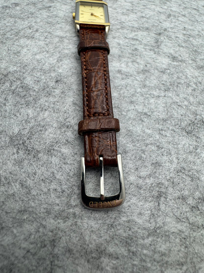 Citizen Exceed – April 1987 - Bicolor Tank case with onyx bezel – Caliber 3330, anti-magnetic