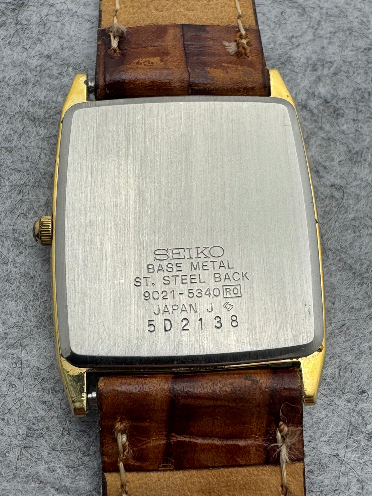 Seiko Quartz 9021-5340 – December 1985 – square, gold-colored – only 5.3 mm high – freshly serviced