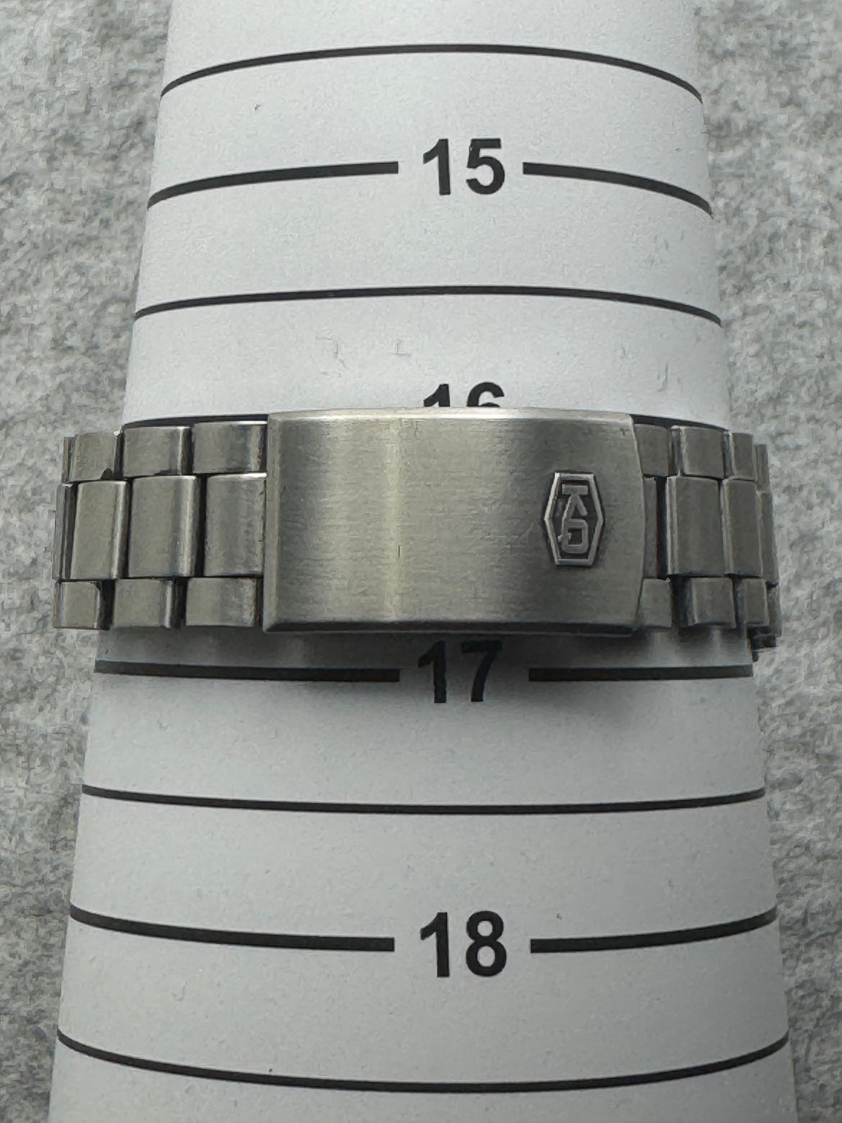 Seiko King Quartz 4822-8110 – April 1977 – römische Ziffern, cremefarbenes Zifferblatt – Originalarmband