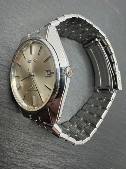 Grand Seiko 9587-8000 – Ultra Flat Quartz (November 1979, Originalband, frisch revidiert)