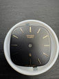 Citizen Original Zifferblatt 2820-261167 „Citizen Quartz" (eckig, Schwarz/Gold, Gewebestruktur, applizierte Indizes) – NOS