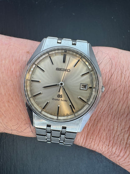 Grand Seiko 9587-8000 – Ultra Flat Quartz (November 1979, Originalband, frisch revidiert)