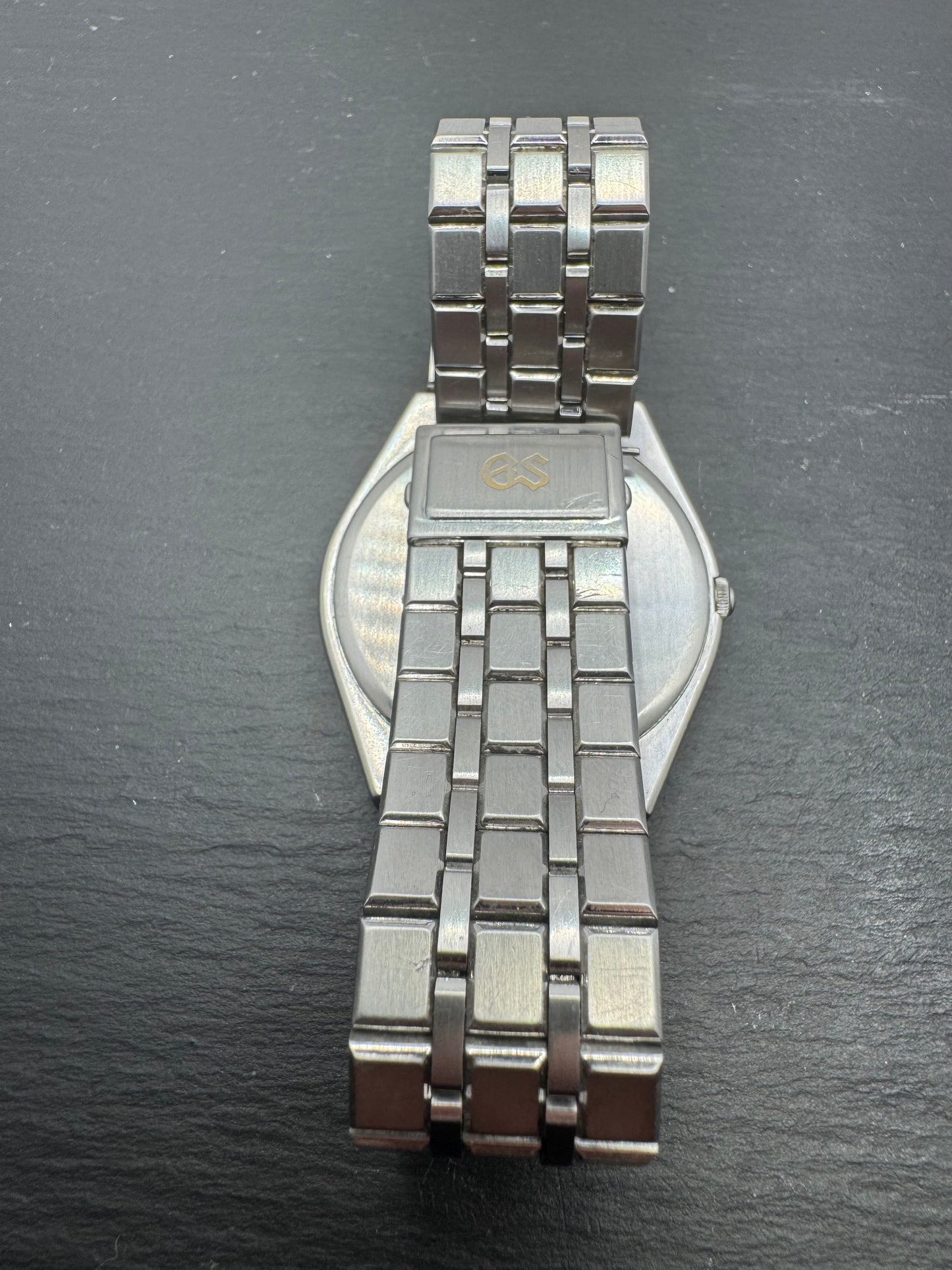 Grand Seiko 9587-8000 – Ultra Flat Quartz (November 1979, Originalband, frisch revidiert)
