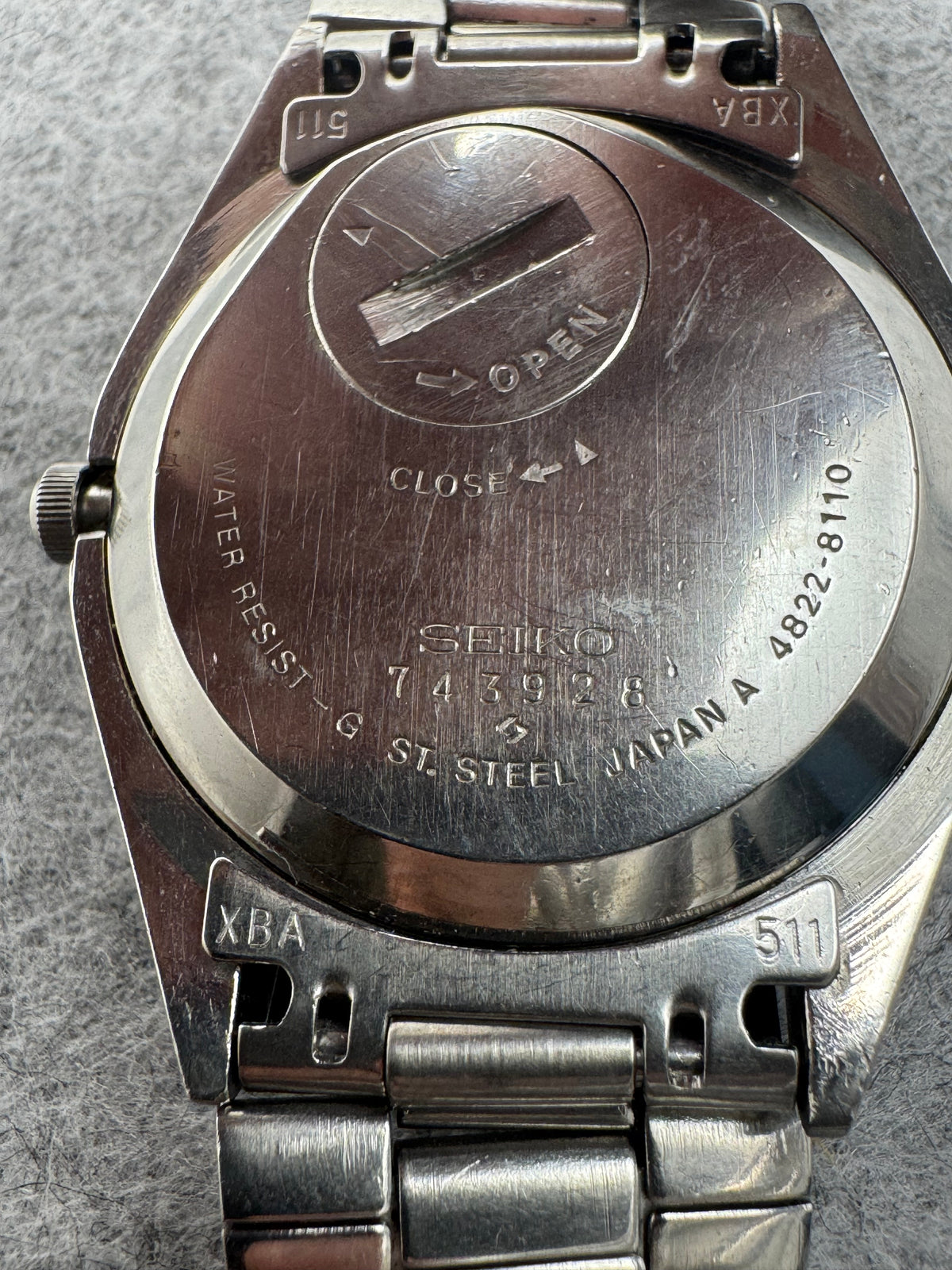 Seiko King Quartz 4822-8110 – April 1977 – römische Ziffern, cremefarbenes Zifferblatt – Originalarmband