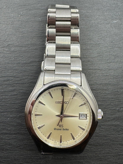 Grand Seiko Quarz SBGX005 / 9F62-0A10 - Champagnerfarbenes Sunburst-Zifferblatt · Original Stahlband mit GS-Schließe · Februar 2004